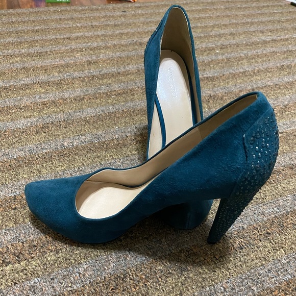 Absolutely Amazing Teal Suede Heels! - Picture 2 of 5